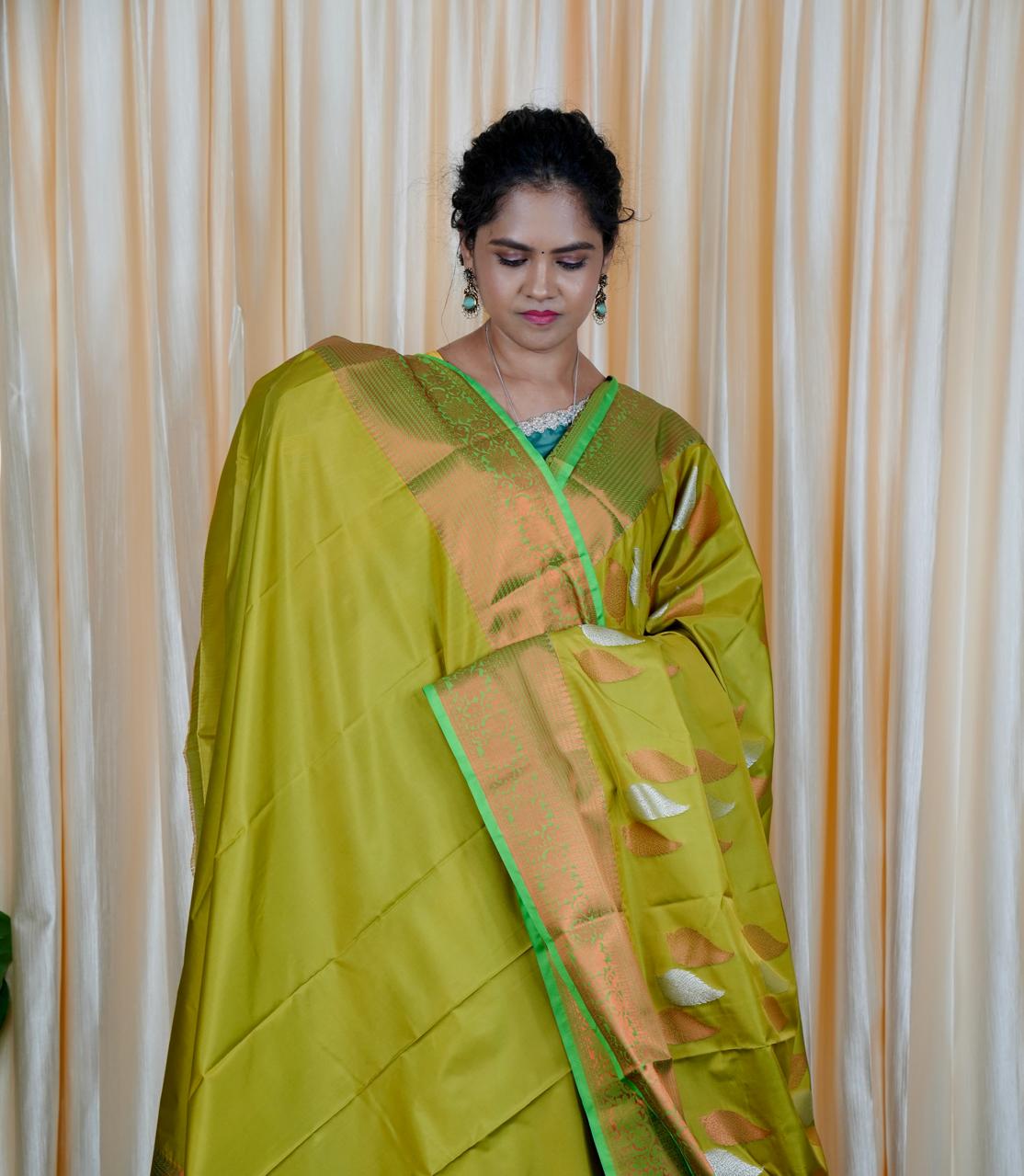 Premium soft semi silk sarees with contrast blouse🥰🥳✅