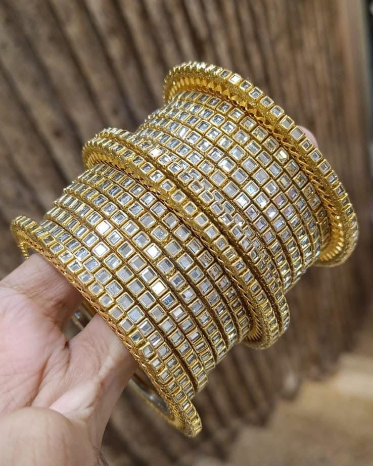 Kundan bangles prebookš„³