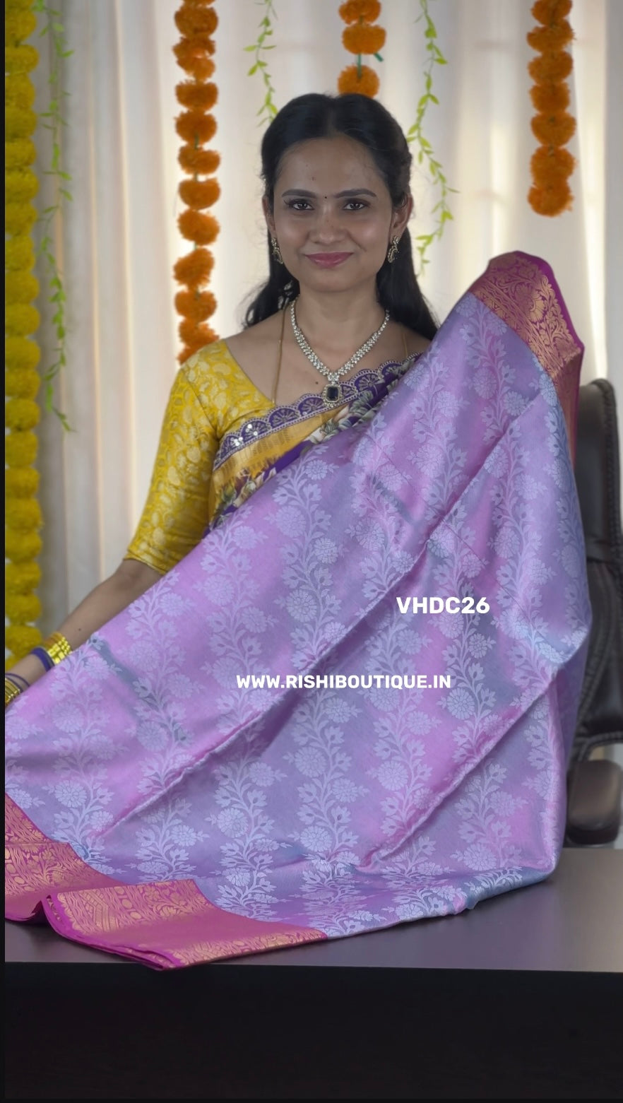 Katan plus warm silk saree😍