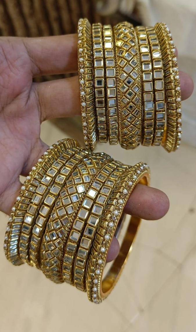 Kundan bangles prebookš„³