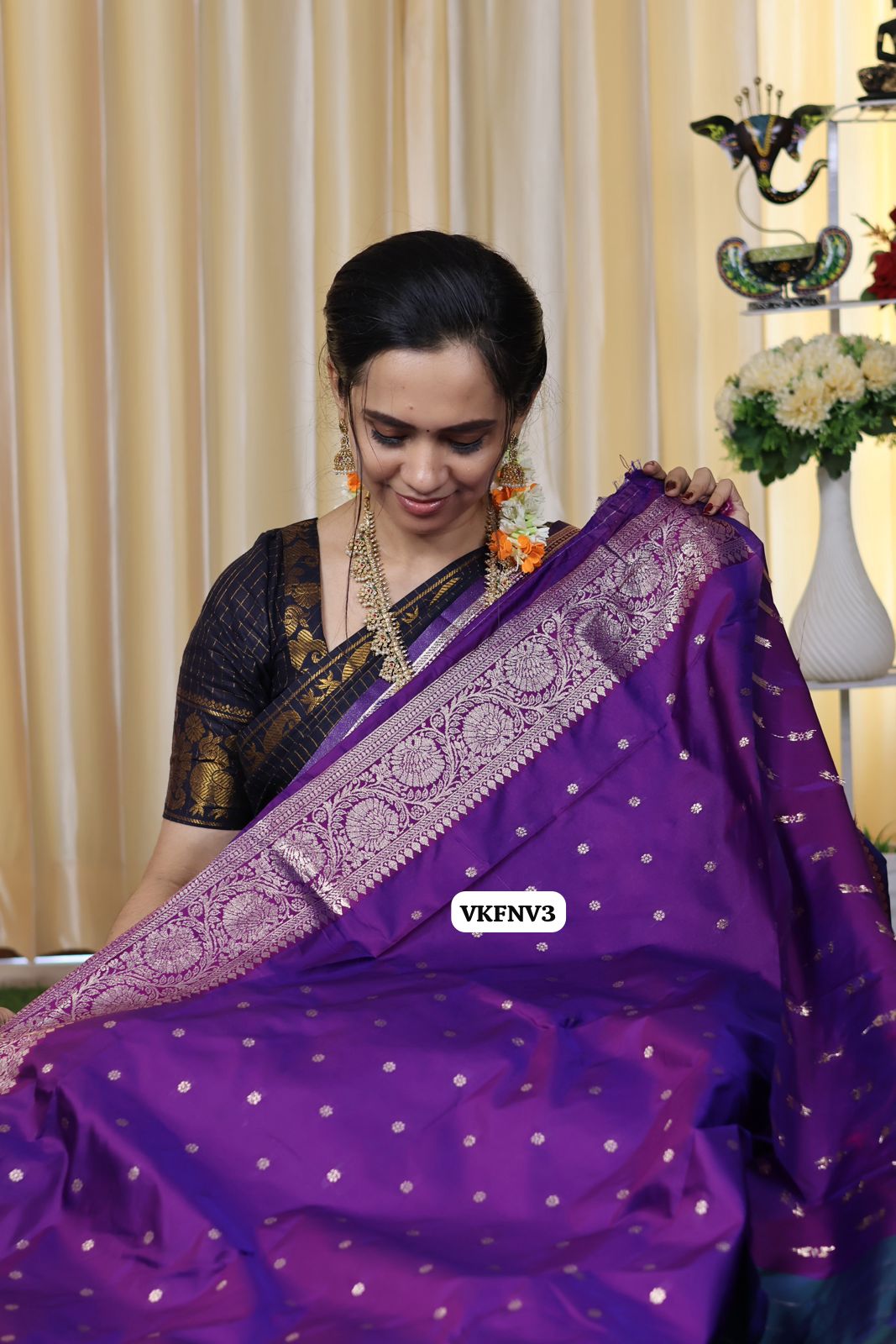 Double shade semi soft silk saree with zari border, rich pallu and contrast blouse🥳