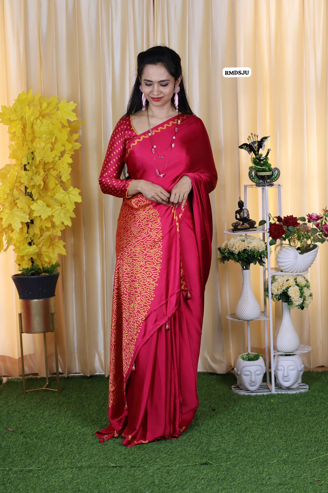 Premium modal satin .silk saree with .heavy latkan 🥳