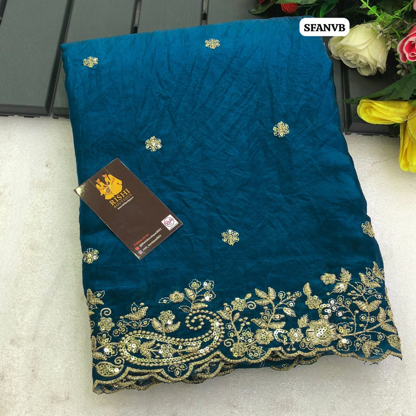 Soft Space silk with mango design embroidery & sequence work with scalloped cutwork border and embroidery work blouseš„³