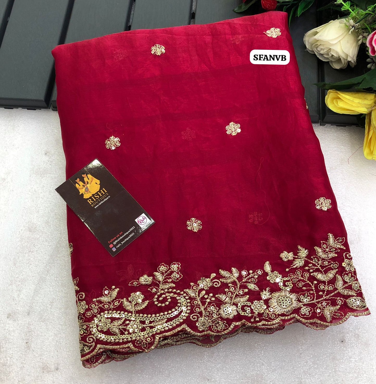 Soft Space silk with mango design embroidery & sequence work with scalloped cutwork border and embroidery work blouseš„³