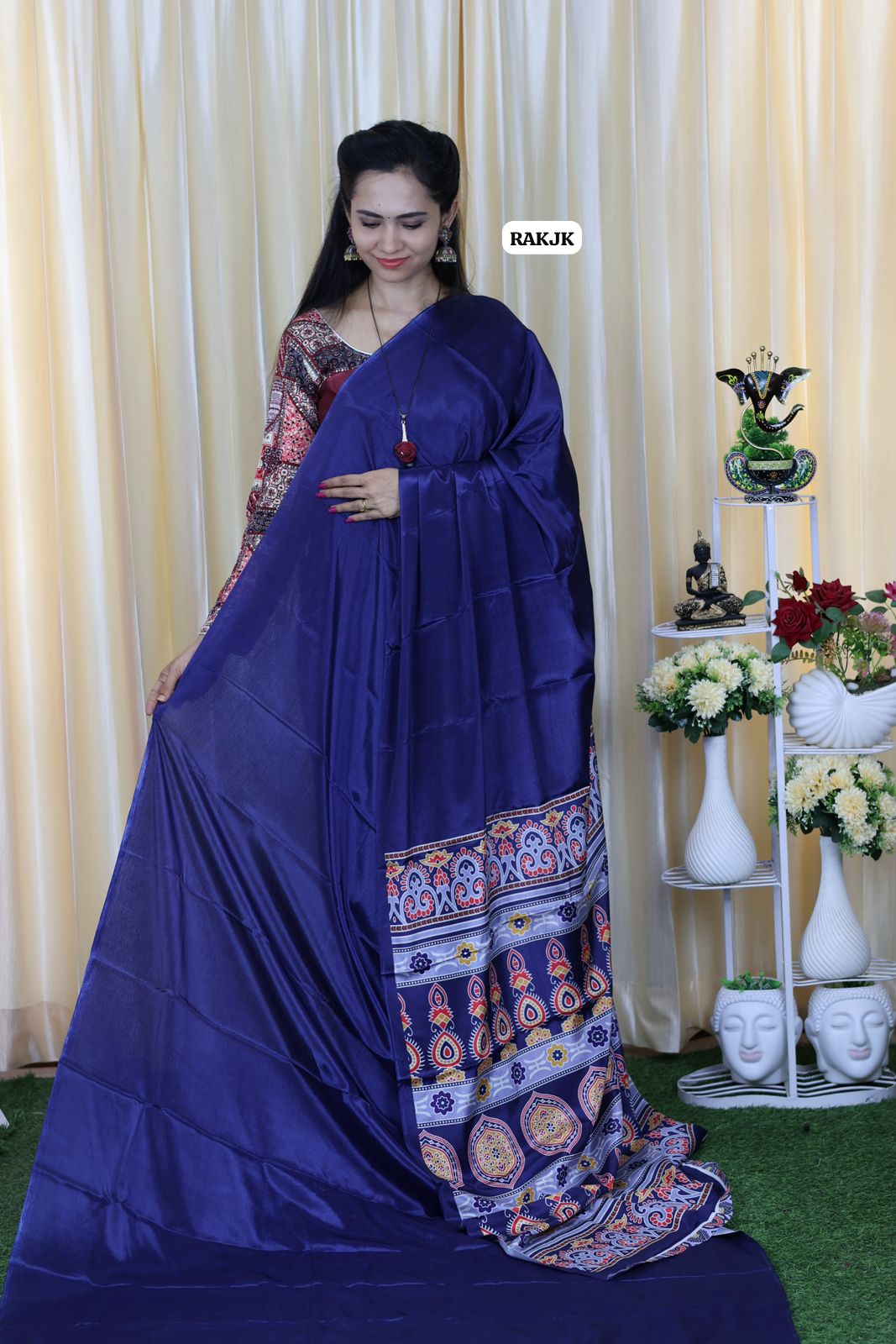 Aadi offer🌹Most trending ajrak print chinnon .semi silk saree 😍