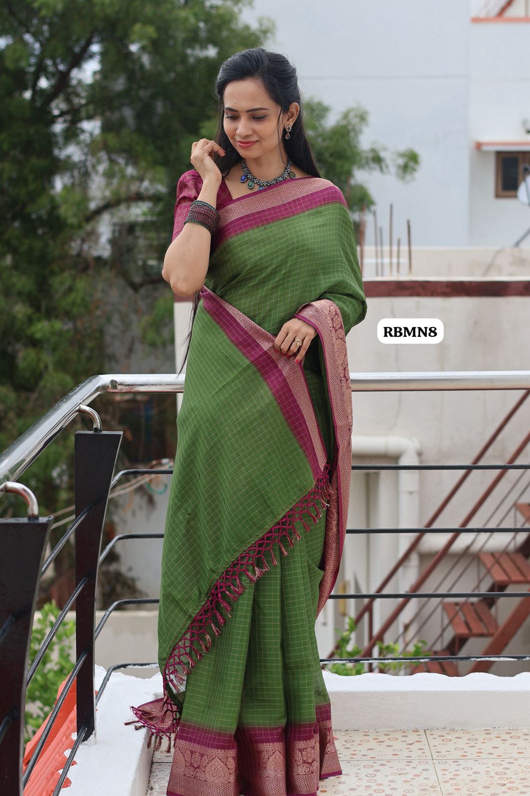 Zari checked dola silk with chumkey work blouse😍😎