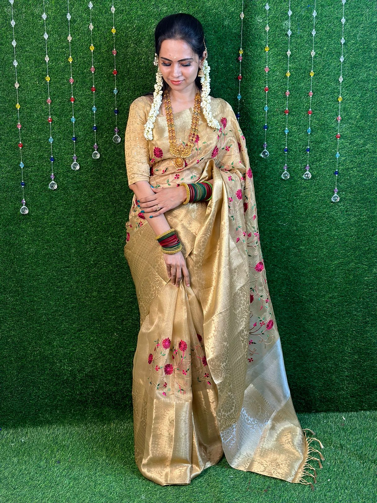 *Golden tissue saree 👇