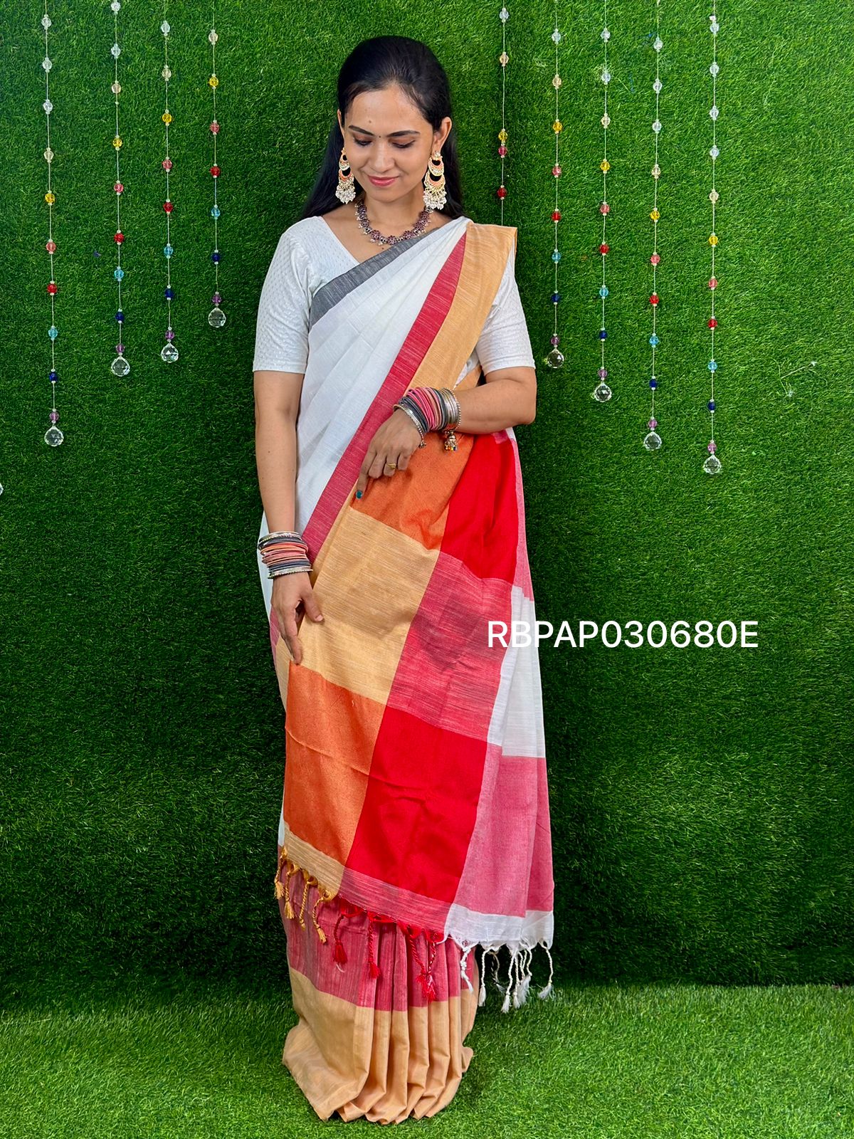 Pure white pure cotton sareesā