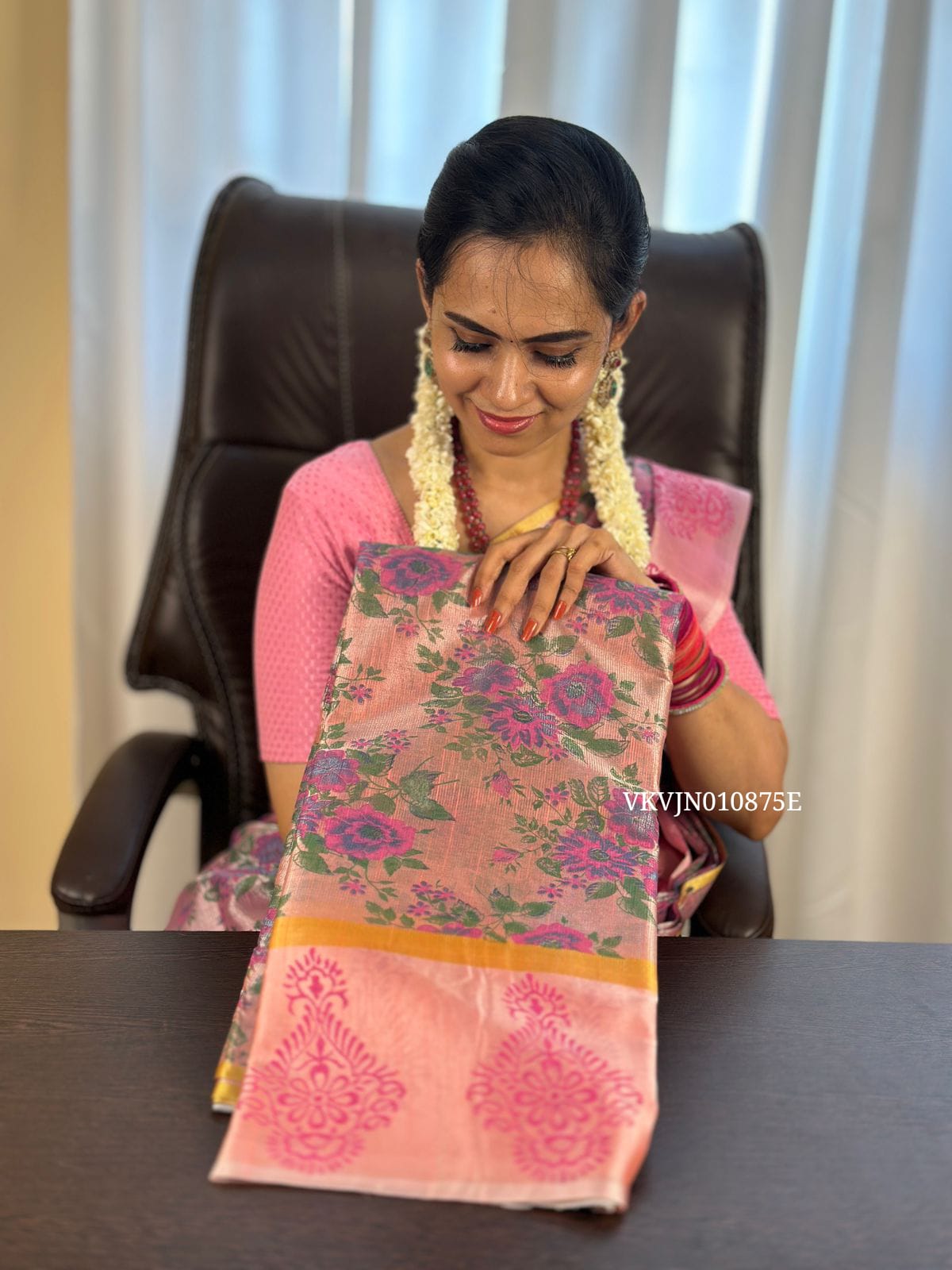 Soft tissue saree