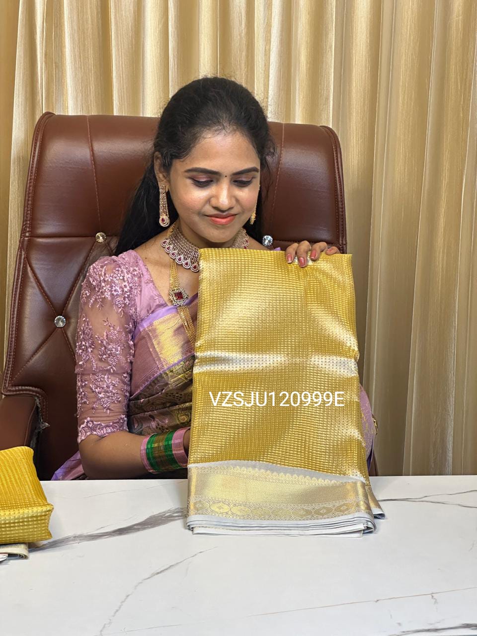 Tissue saree with golden zari š„³