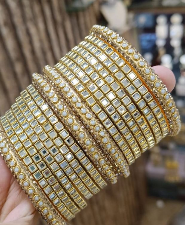 Kundan bangles prebookš„³