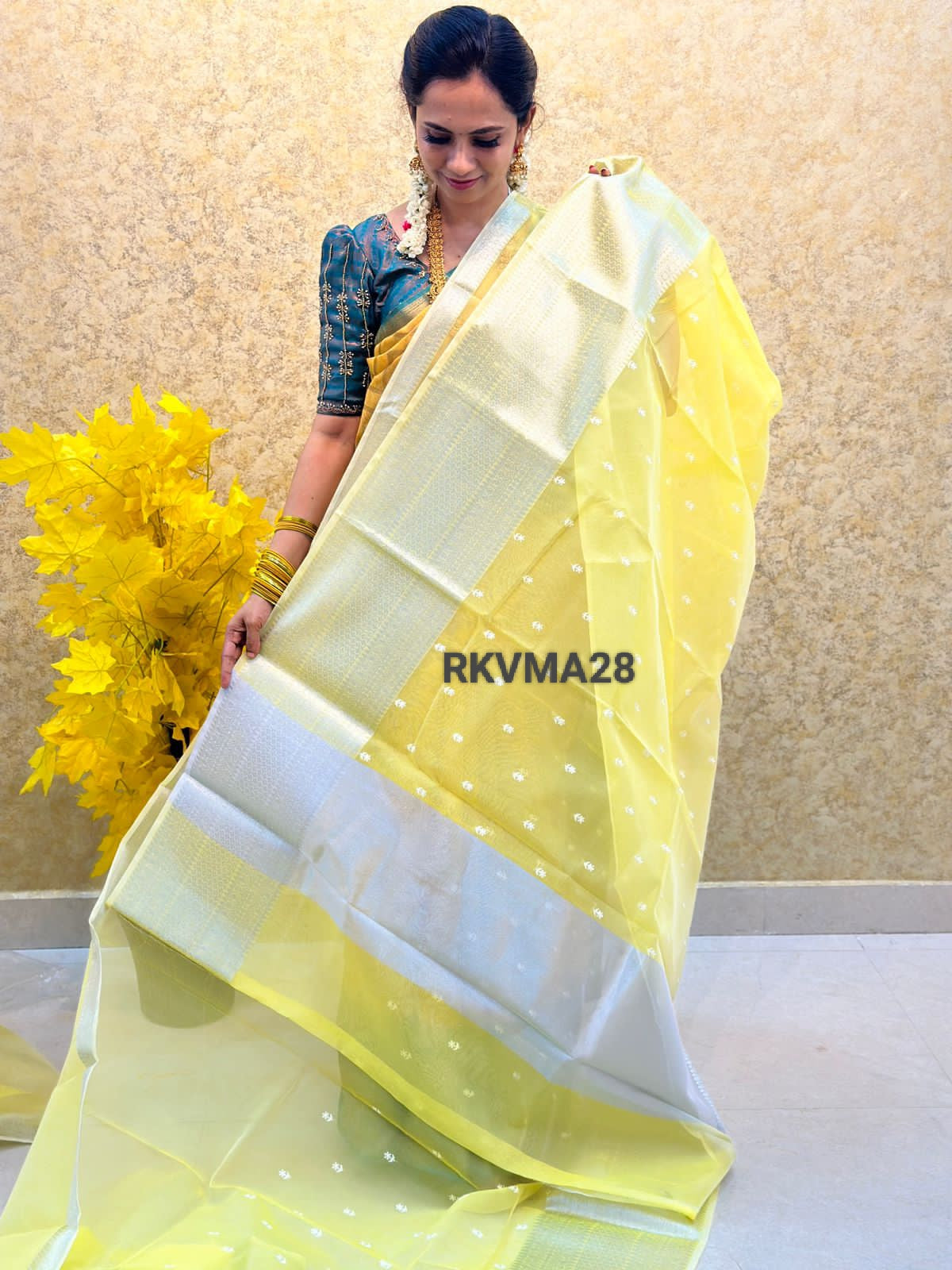 Aadi offer 🌹Kora organza sarees