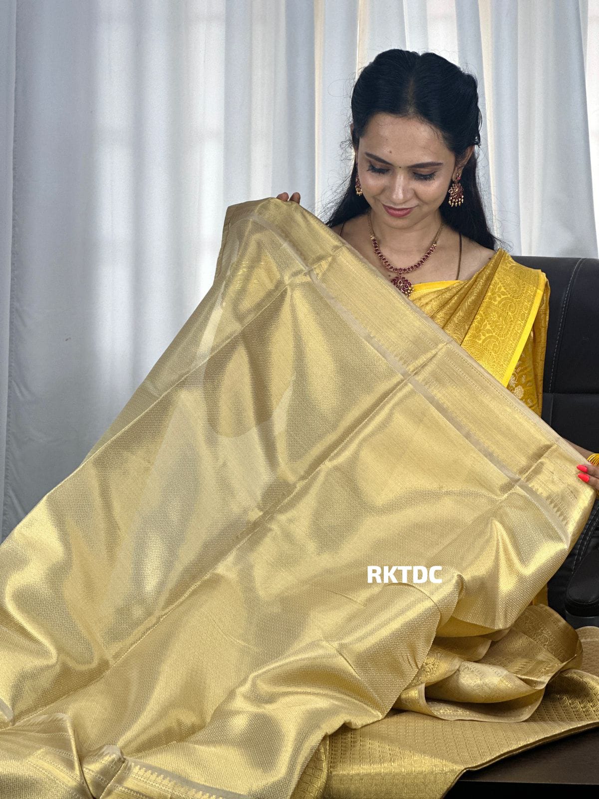 Semi katan silks sareeš