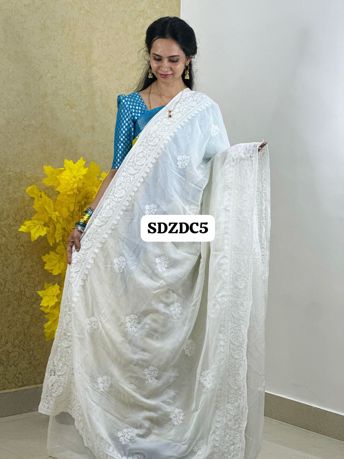 Designer saree with embroidery border🥳prebook 20-25 days