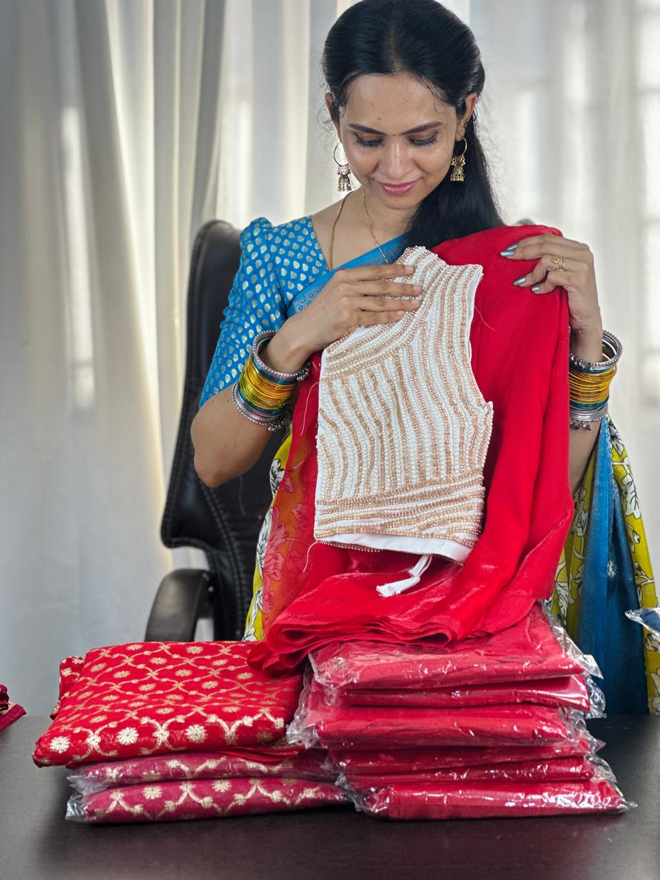 Premium quality space silk with running blouse prebookš„³20-25 days