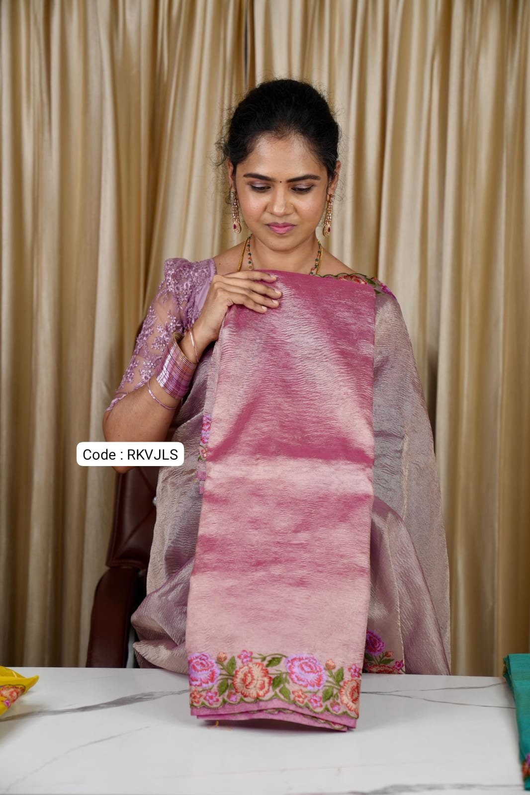 Crushed tissue saree with cutwork border prebook🥳