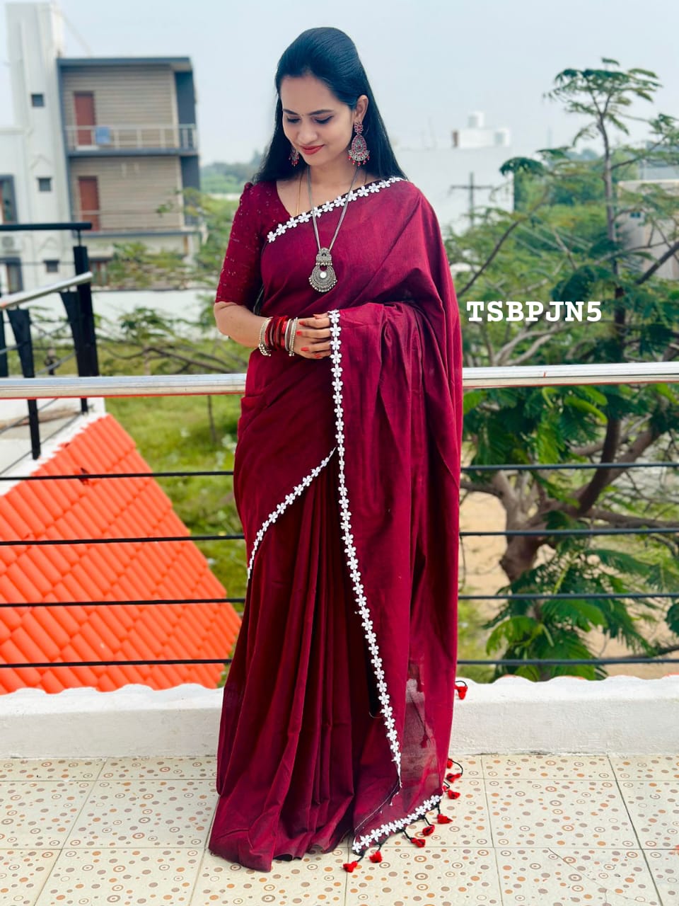 Khadhi cotton saree with lace border 🥳