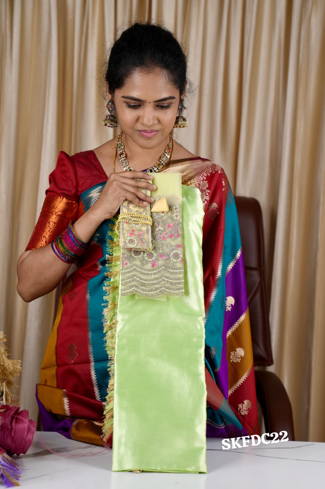 Aadi offerđ¤ŠPremium quality satin saree đ¤