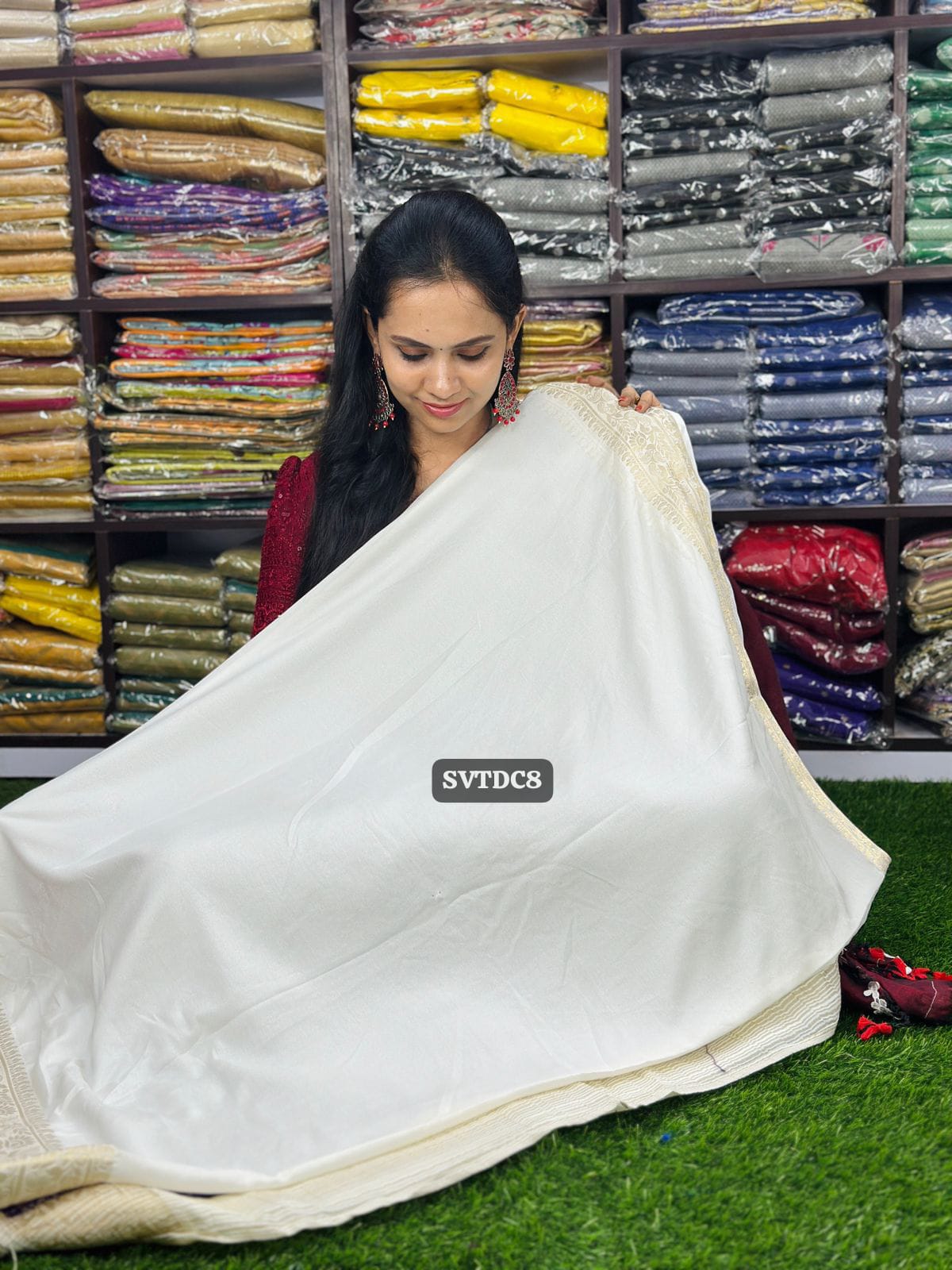 šPure viscose chiffon with zari border. Ultra soft metrial