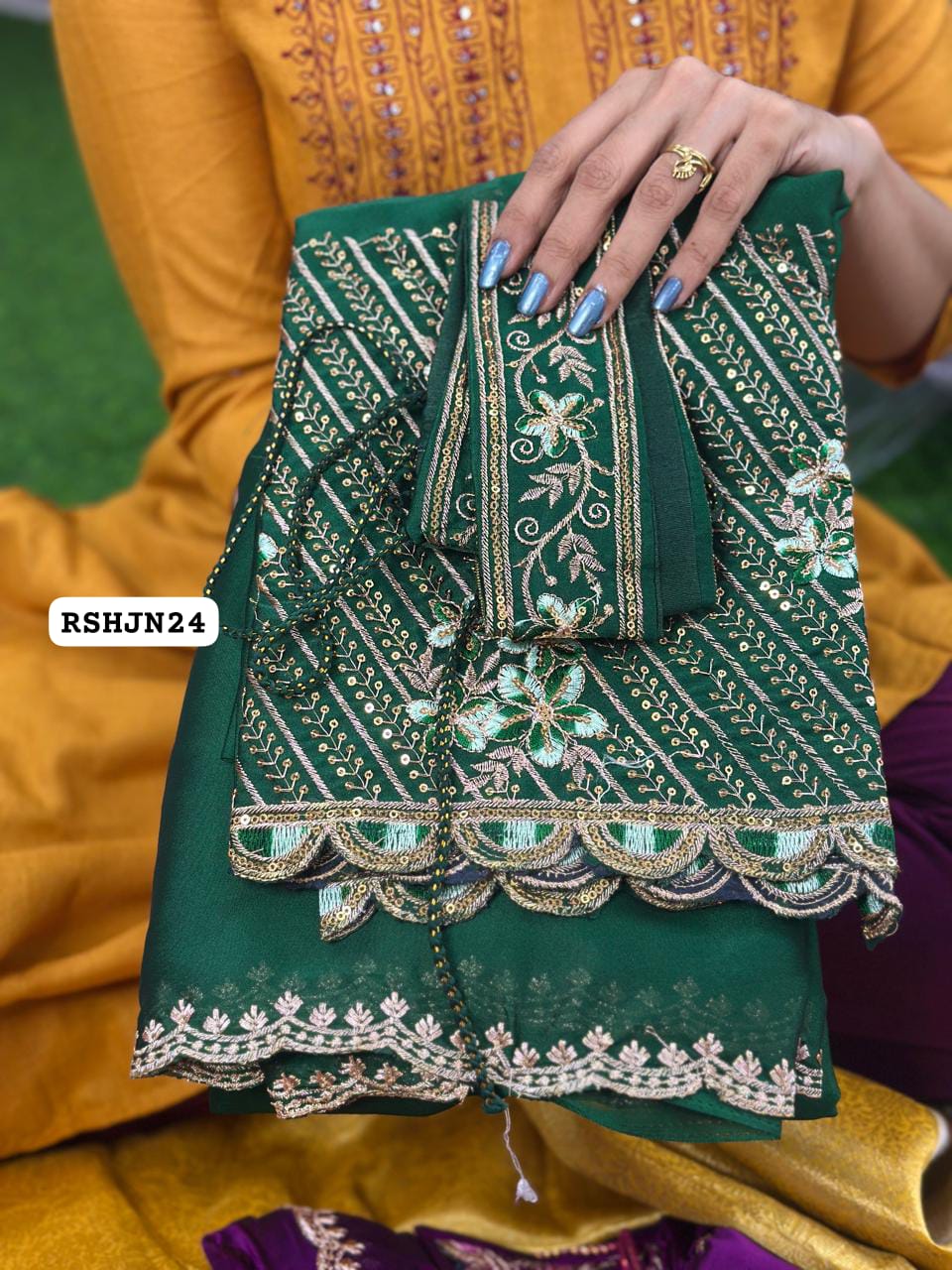 Manju warrier inspired shinning chinnon saree without belt 🥳