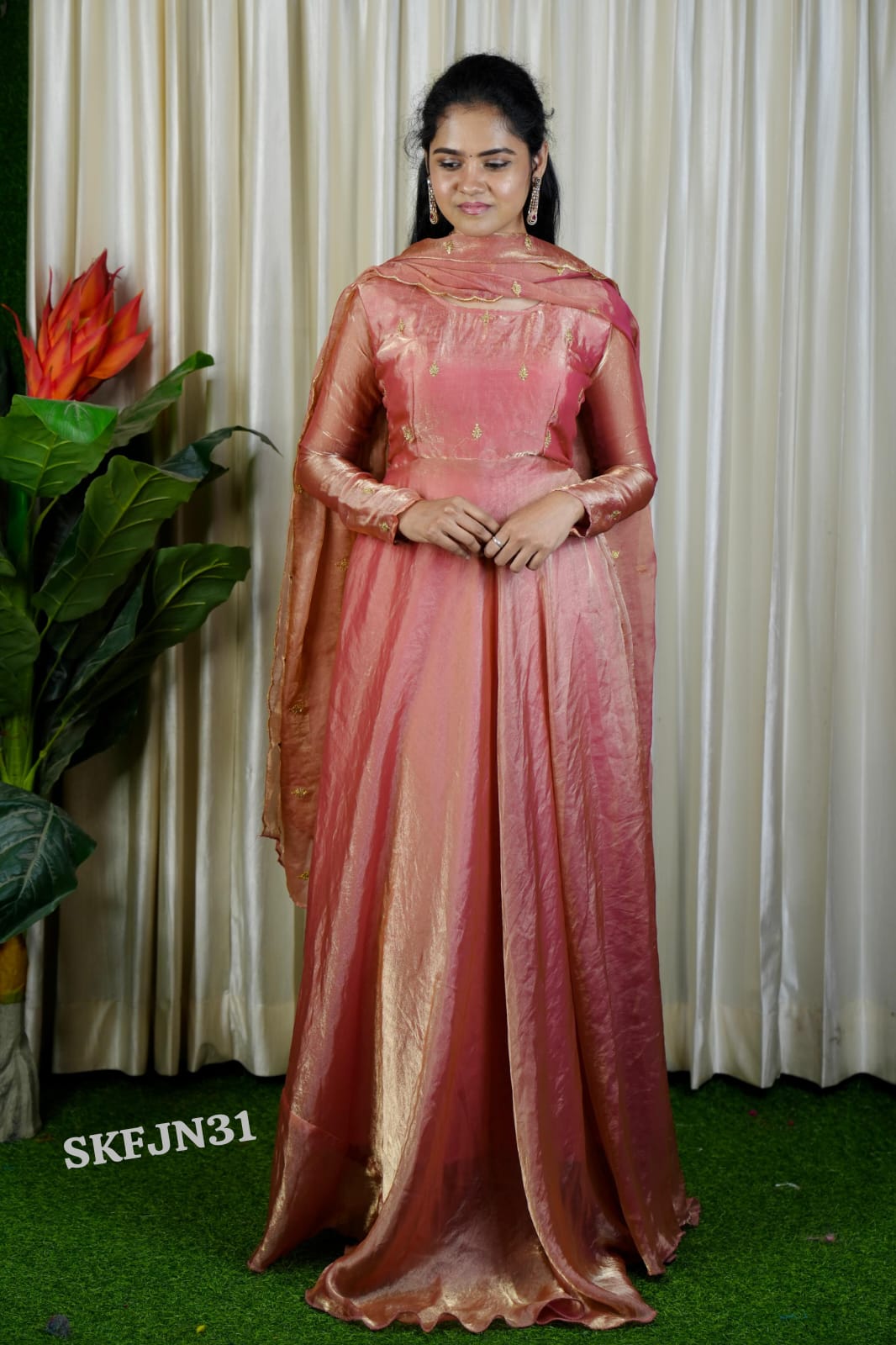 Space silk gownpls Mention size in first line of address Size M to XXL ❌