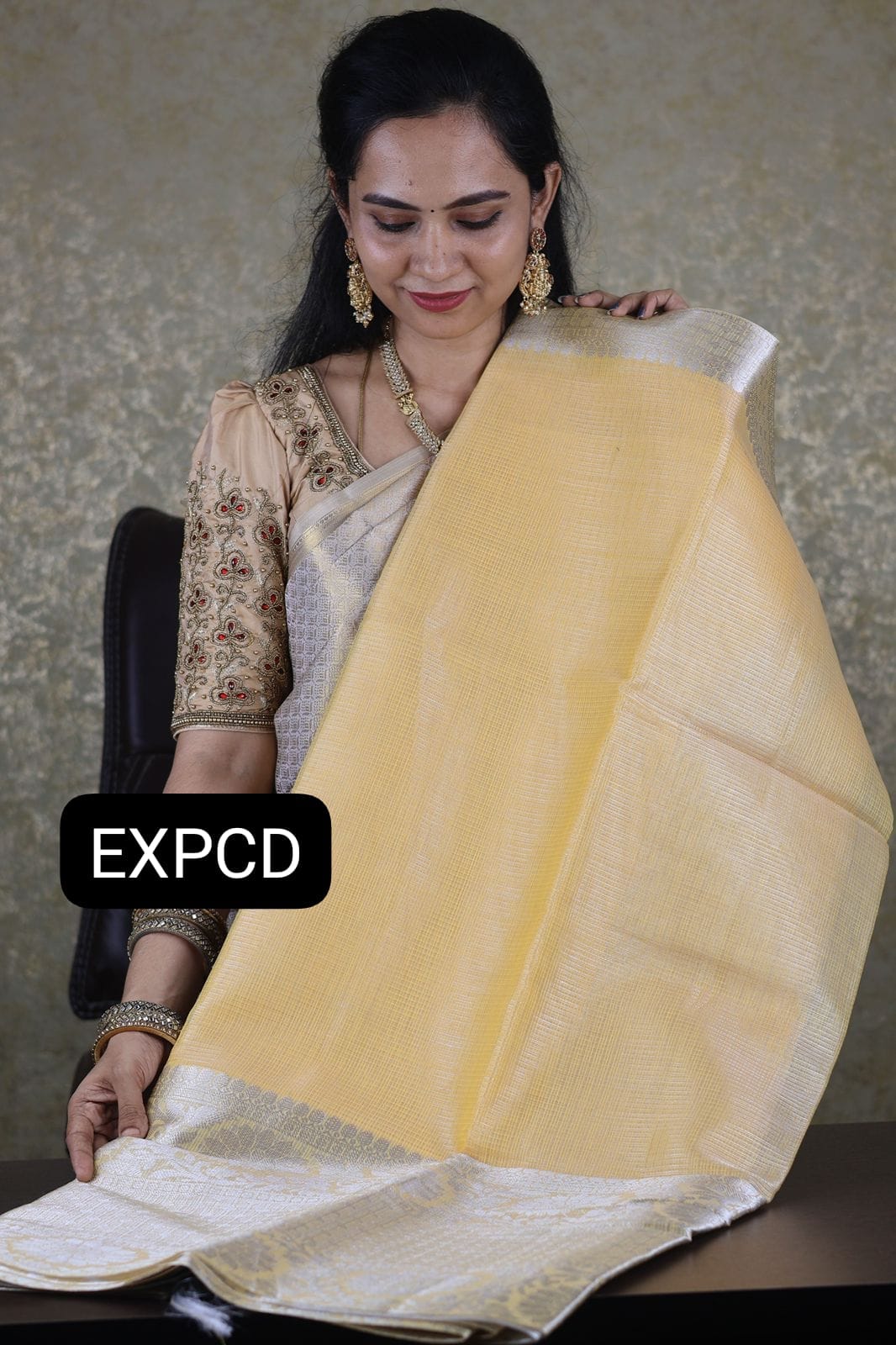 Tissue saree with silver borderš„³