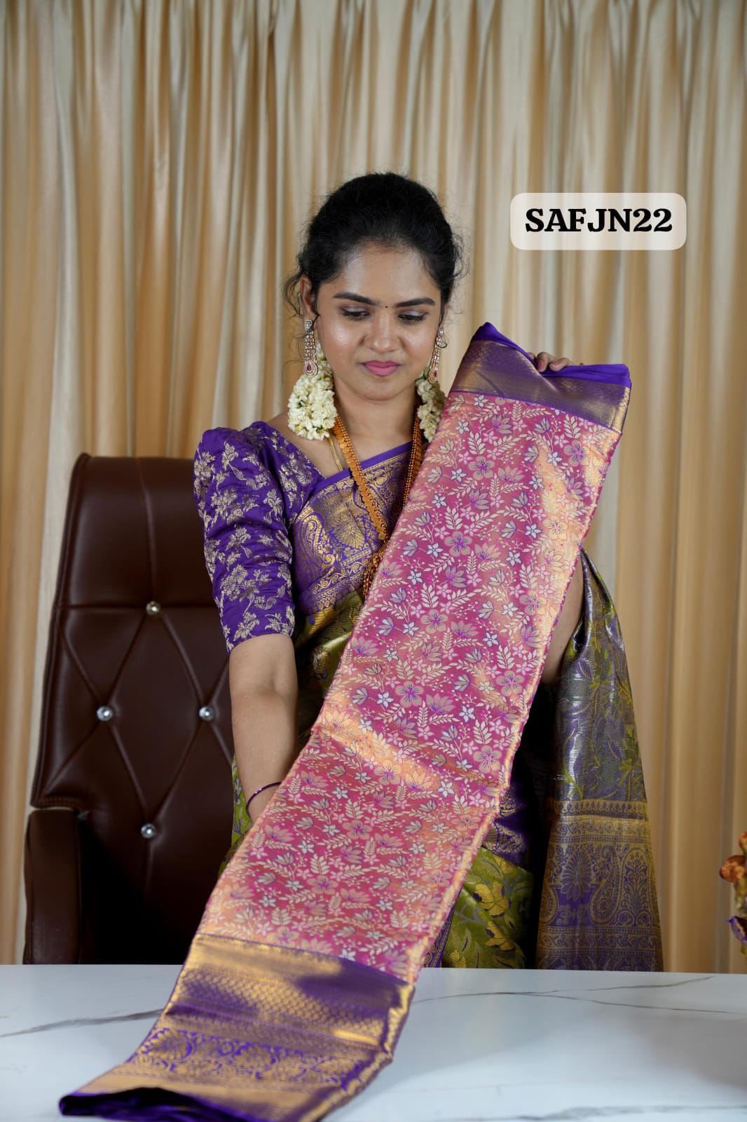 Kanchi Semi silk running blouseš„°š