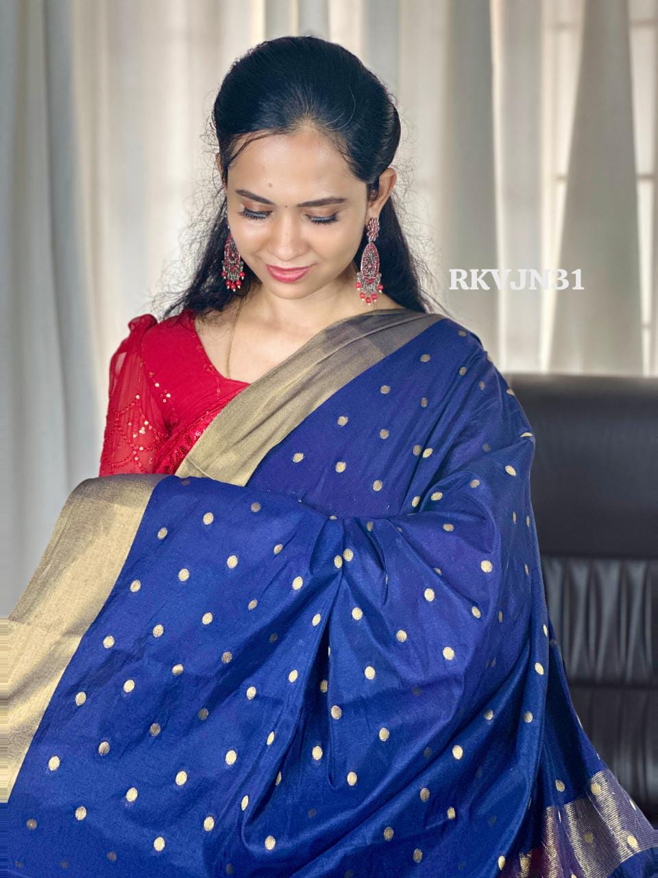 Warm silk saree with running blouse 📷