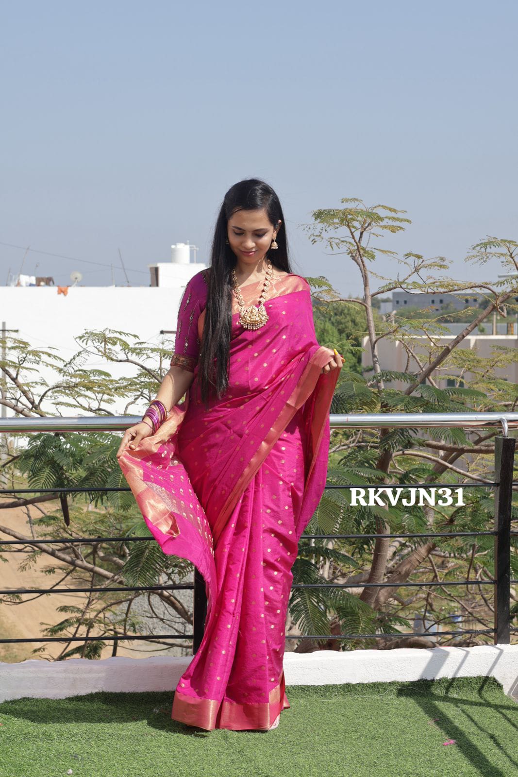 Warm silk saree with running blouse 🥳prebook
