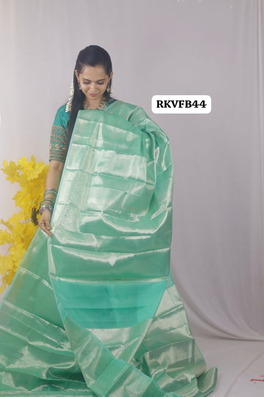 Velvet silks saree 🥳prebook