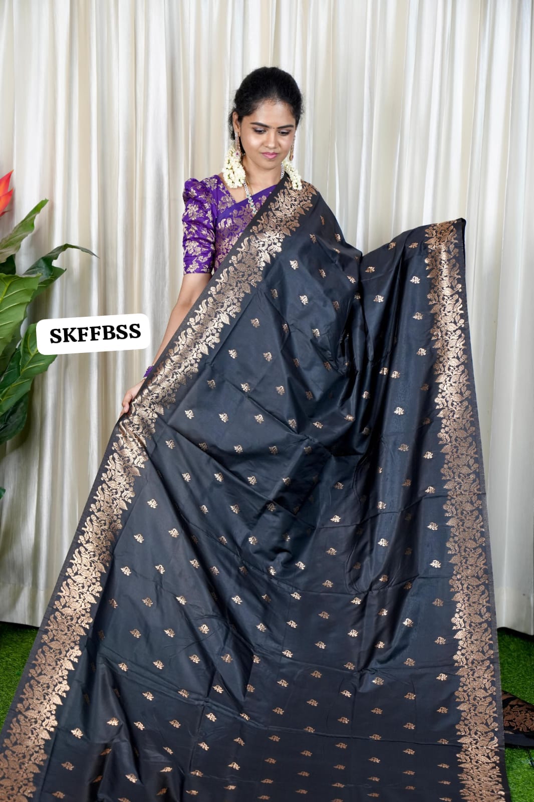 Soft silk sareeš„³ prebook