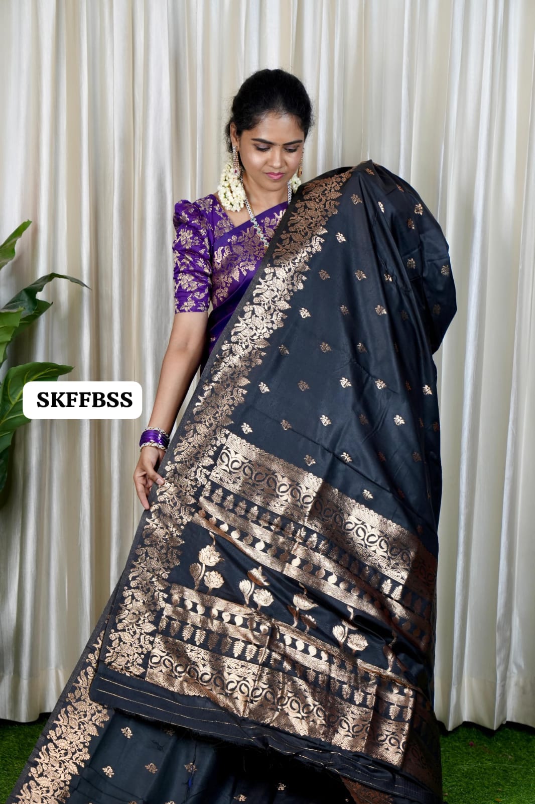 Soft silk sareeš„³ prebook