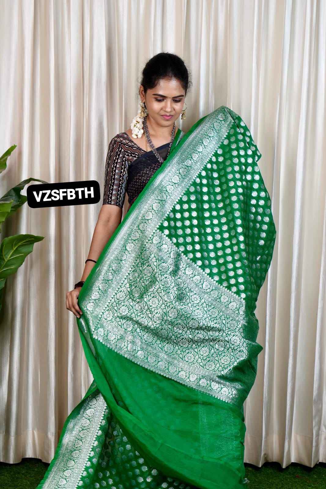 Premium kadhi georgette with heavy 1000 buttas silver zari weaving saree 🥳