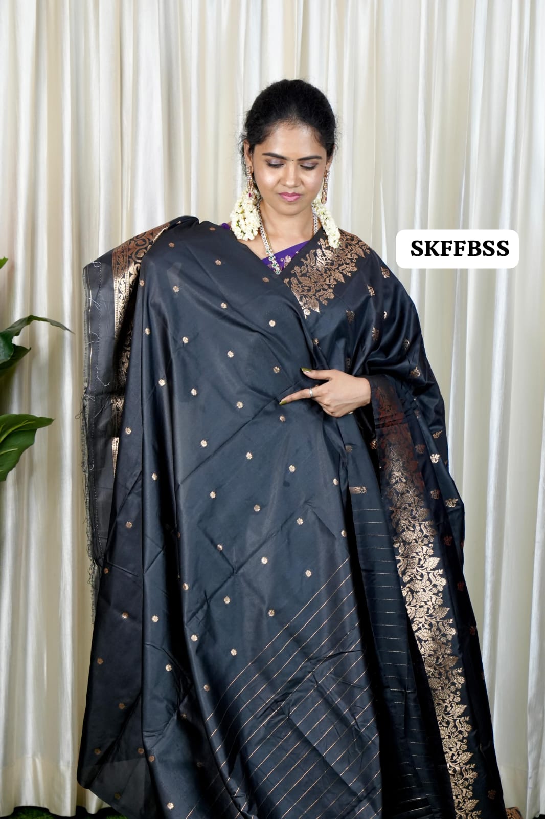 Soft silk sareeš„³ prebook