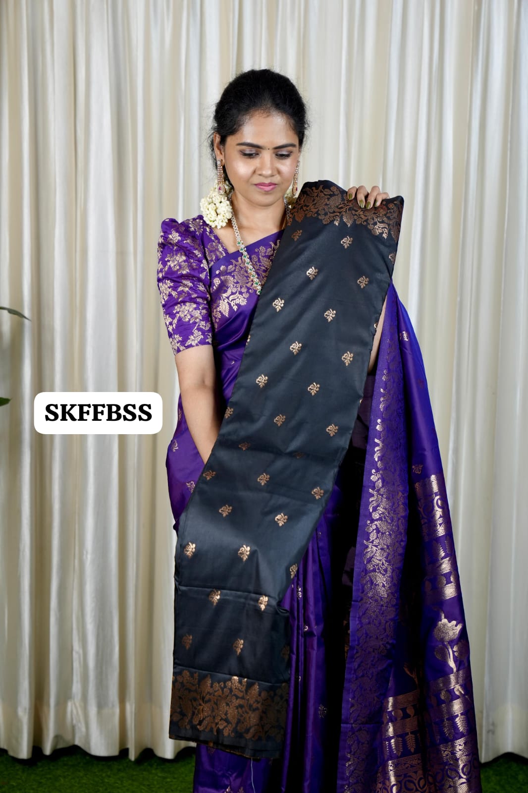 Soft silk sareeš„³ prebook