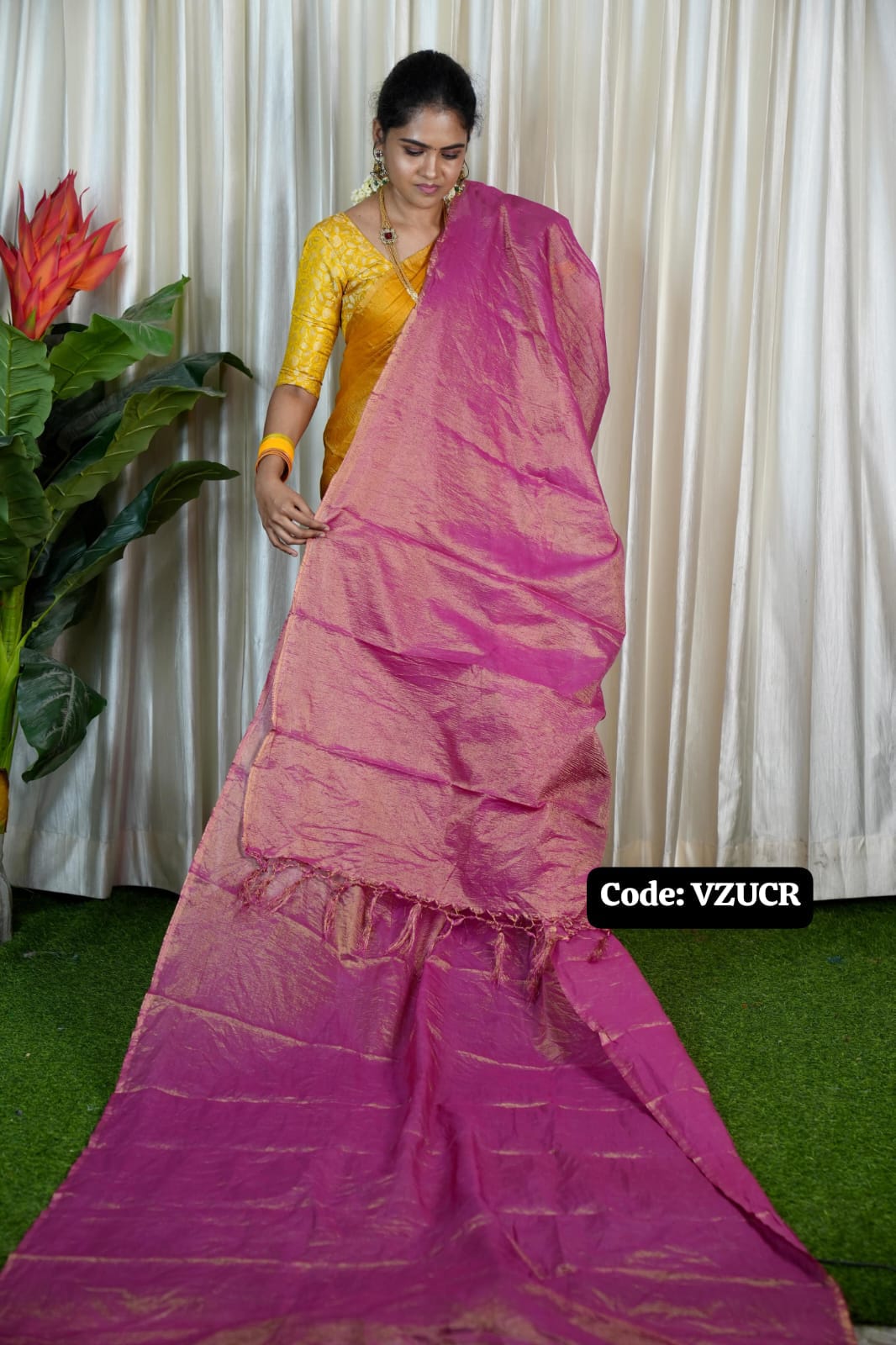 Soft crushed saree 🥳