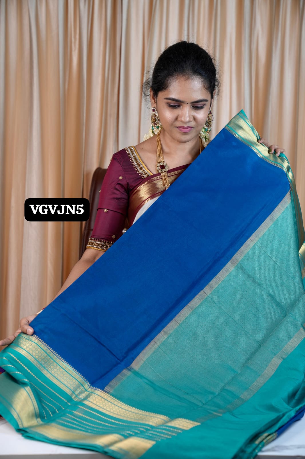 Warm silk saree👇