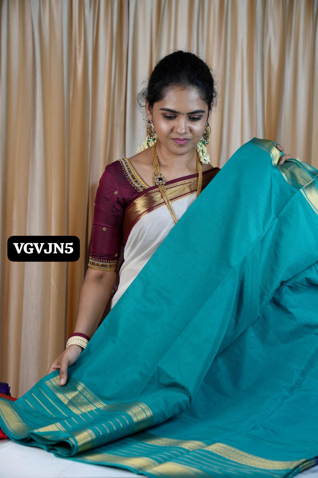 Warm silk saree👇
