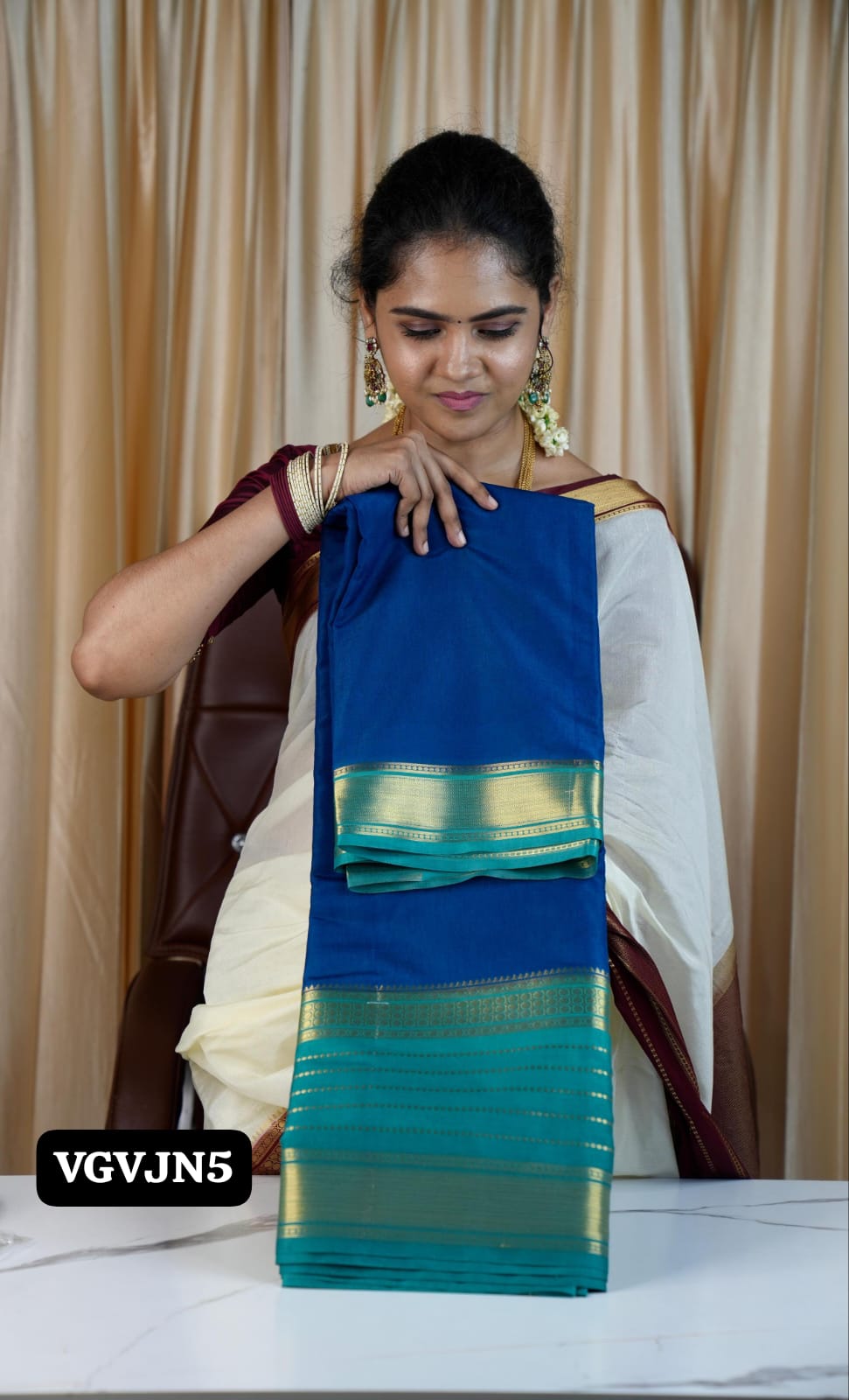 Warm silk saree👇