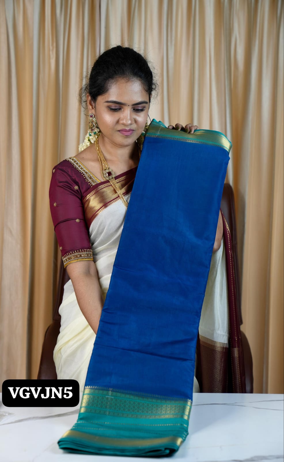 Warm silk saree👇