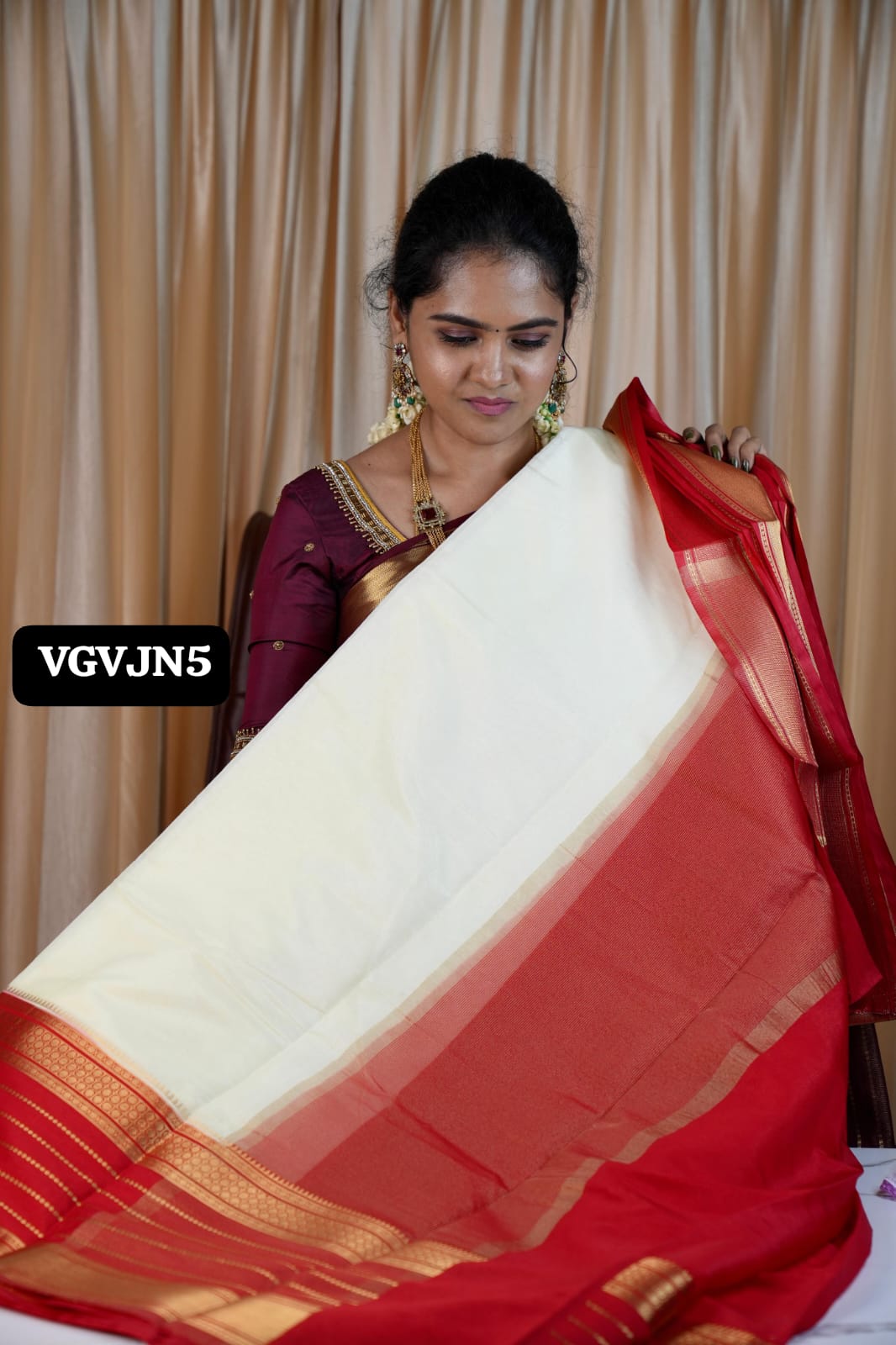 Warm silk saree👇