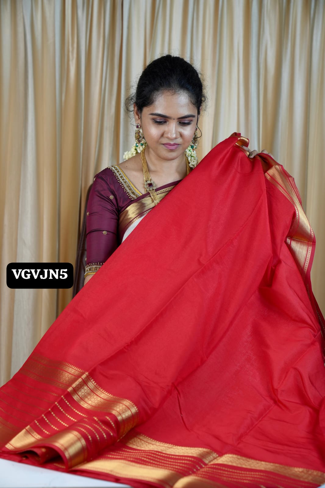 Warm silk saree👇
