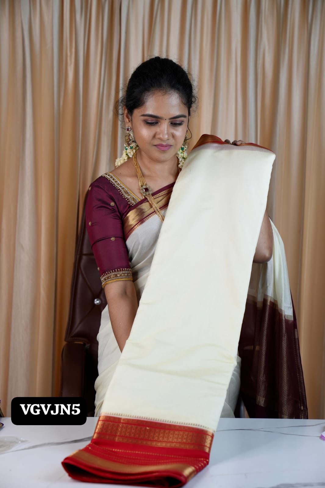 Warm silk saree👇