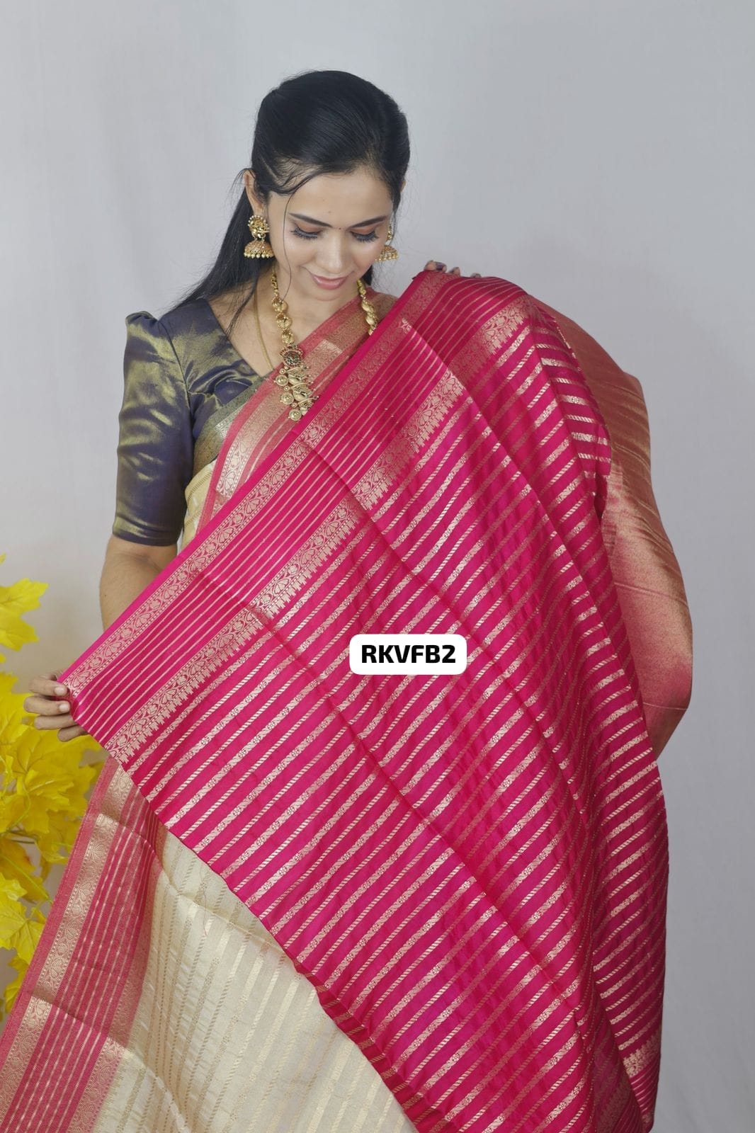 Warm silks saree with complete zari sold❌