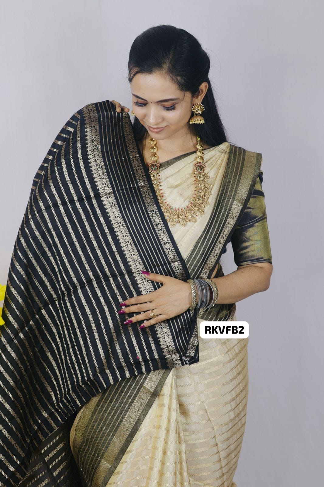 Warm silk saree with complete zari prebook❌