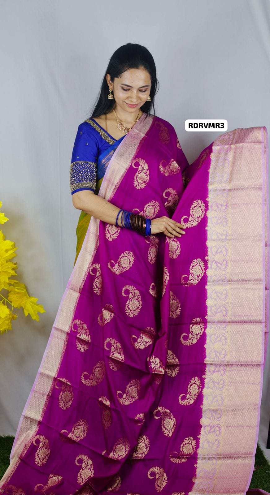 Warm silk saree with mehandi design 😍🥳
