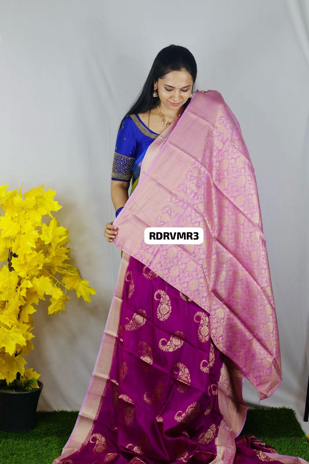 Warm silk saree with mehandi design 😍🥳