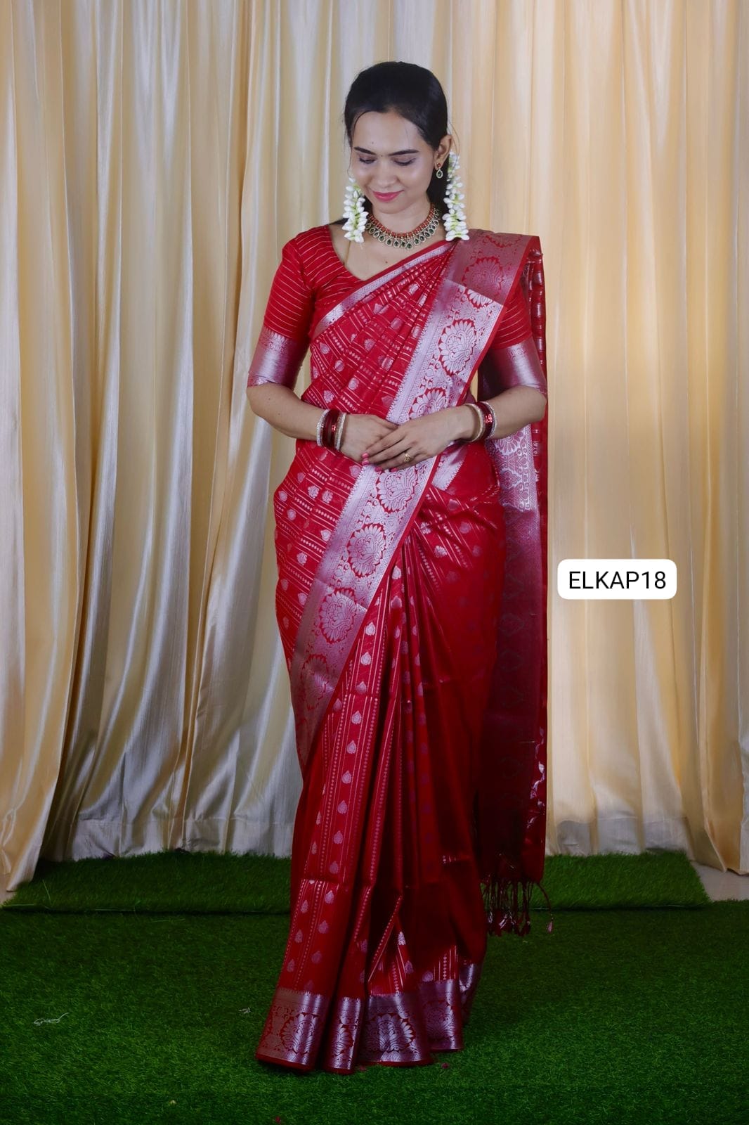 Semi soft silk sarees with silver zari weaving . Plain blouse with border to sleeves🥳