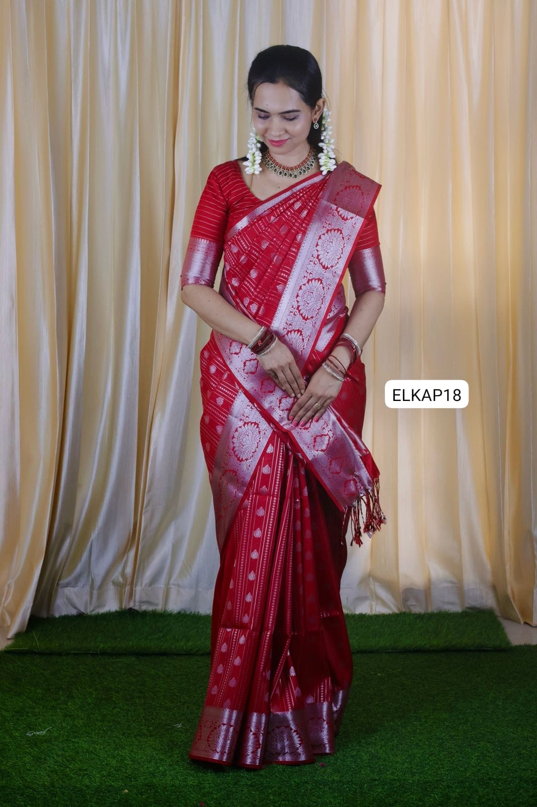 Semi soft silk sarees with silver zari weaving . Plain blouse with border to sleeves🥳