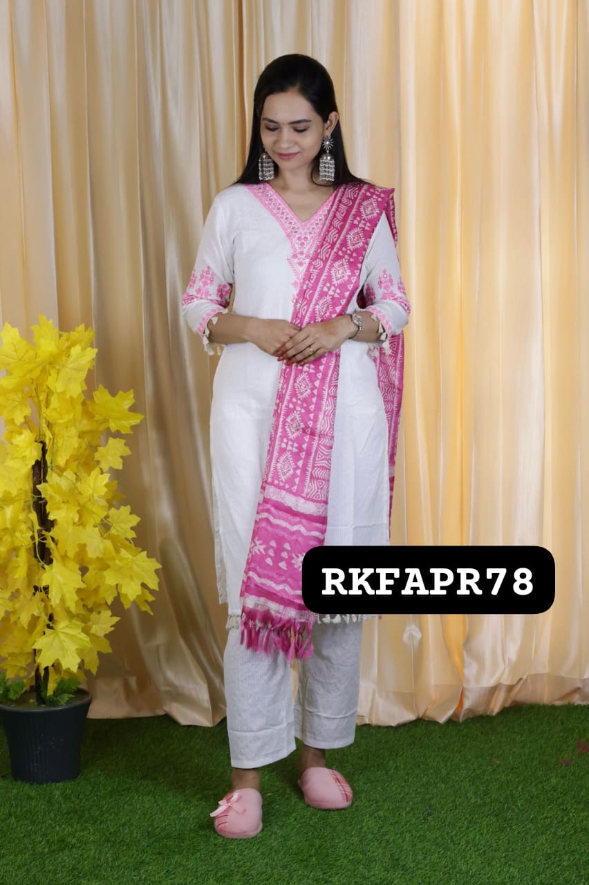 Straight kurti with pant and dupatta. 😍🥳